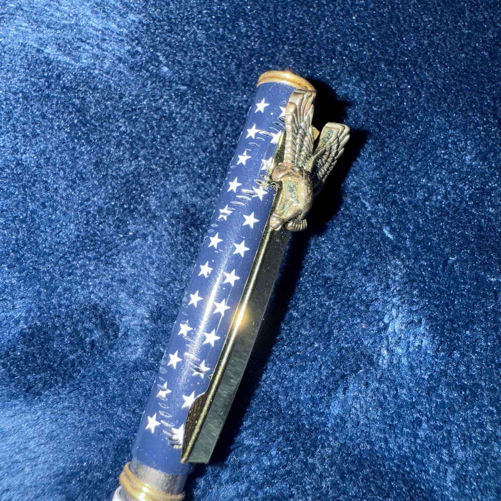 USA Flag Ballpoint Pen With Eagle Clip (1 pack) - Picture 4 of 4